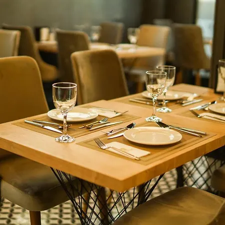 Aram Business & Luxury