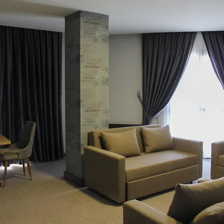 Aram Business & Luxury